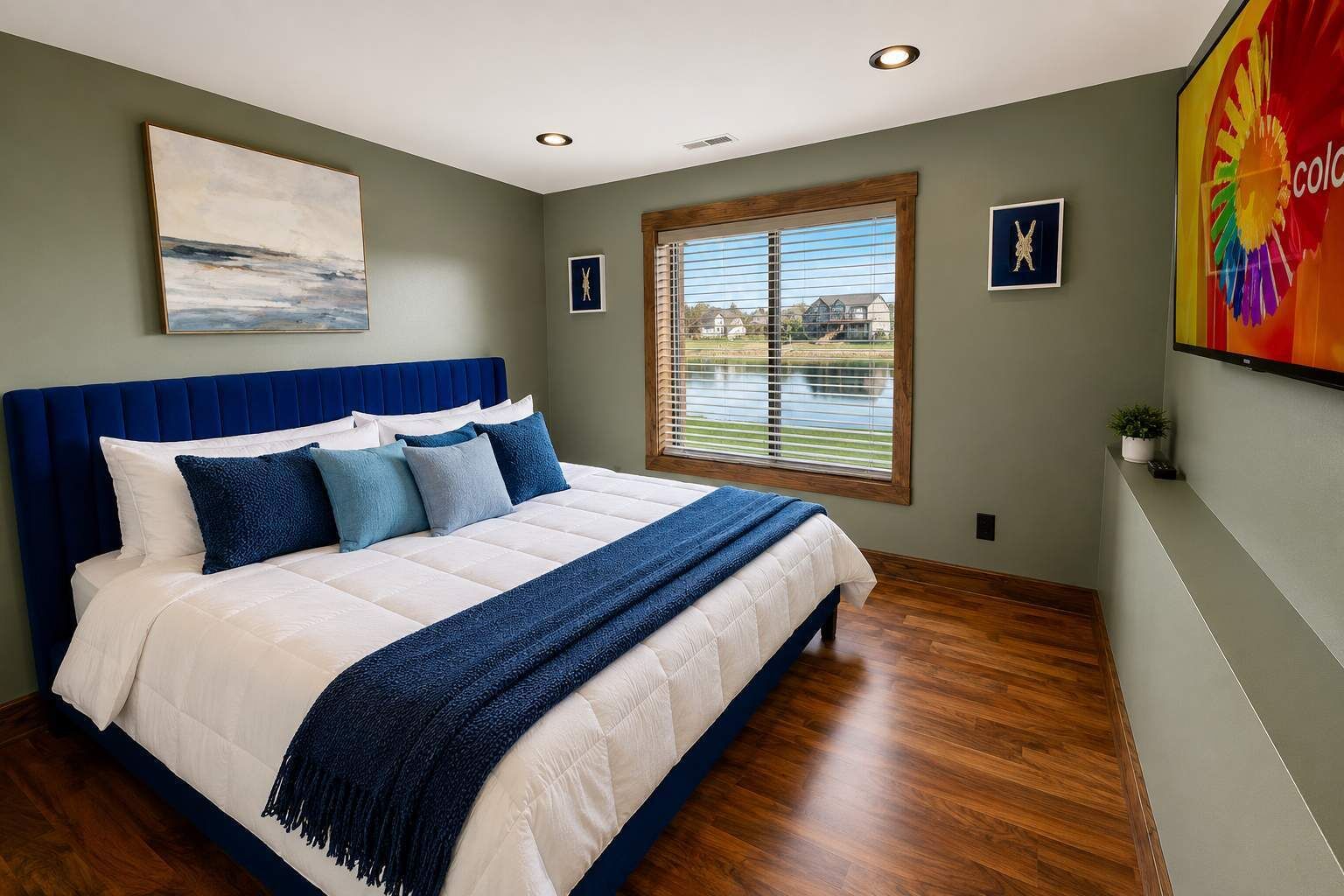 6 bedrooms, iron/ironing board, WiFi, bed sheets