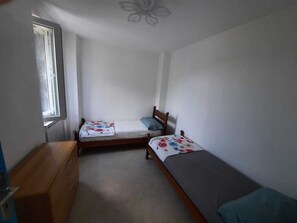 WiFi, bed sheets - Unique retreat in Andora hills ,10 minutes to beaches (San Bartolomeo)