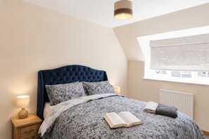 Iron/ironing board, free WiFi, bed sheets - Wheatsheaf Apartment, Abbeytown - close to historic sites and Solway Coast (Abbeytown)