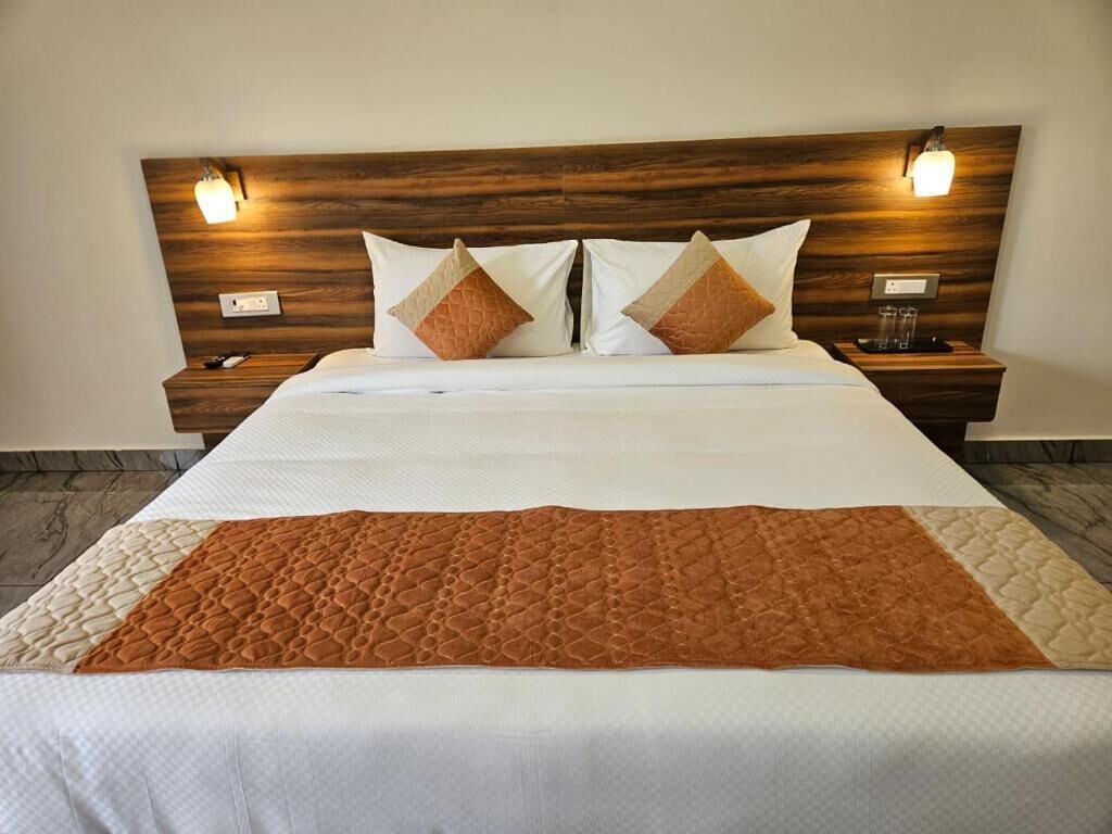 Superior Double Room, Garden View | In-room safe, desk, free WiFi