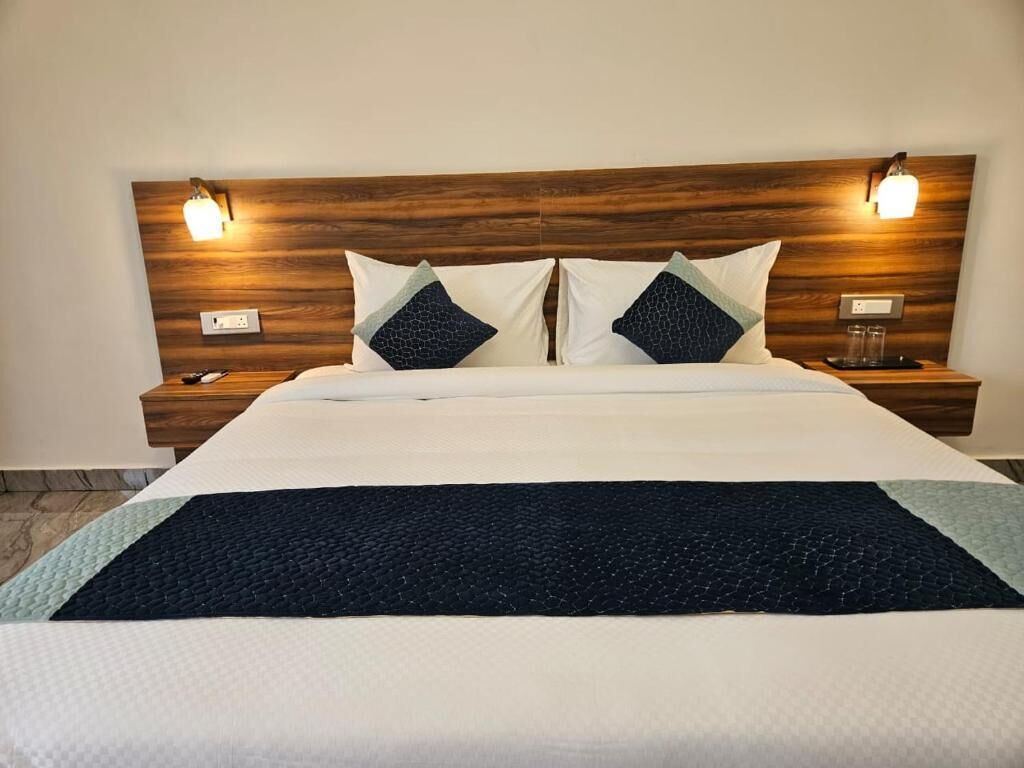 In-room safe, desk, free WiFi