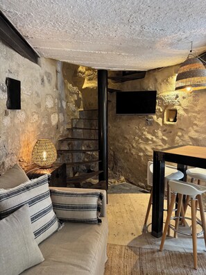 Living area - Vrbo Property (Villeneuve-lès-Avignon)