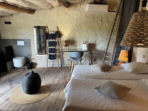 Iron/ironing board, Internet - Vrbo Property (Villeneuve-lès-Avignon)