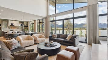 House, Mountain View | Living area | Smart TV