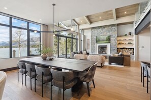 House, Mountain View | Ruang tamu | TV Pintar 