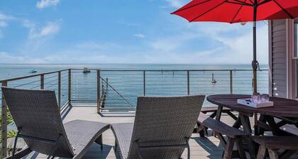 Beachfront 4-bedroom house with AC in Old Saybrook.