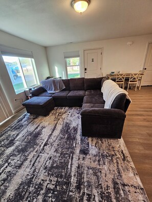 Living area - Southern Charm on Earl (Stanfield)