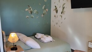 Unclassified image, 5 of 8, button - Studio 300 metres from the beach in Porto-Vecchio (Porto-Vecchio)