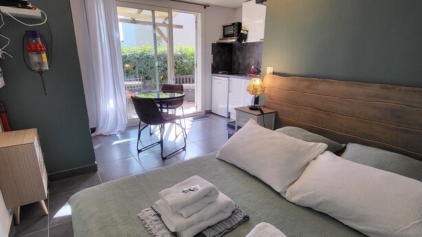 Unclassified image, 1 of 8, button - Studio 300 metres from the beach in Porto-Vecchio (Porto-Vecchio)