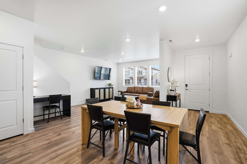 Modern 4br Home In Eagle | Sleeps 11 | Pool, Park, Near Boise - Eagle Island State Park, Eagle