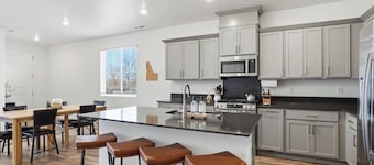 Modern 4BR Home in Eagle | Sleeps 11 | Pool, Park, Near Boise