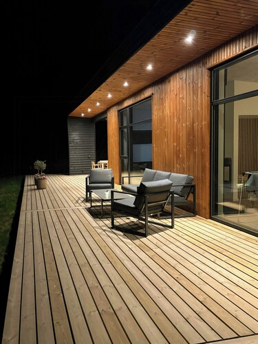 House on large nature plot with sea view and spa