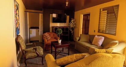 Cozy 2-bedroom house in nice Managua with refreshing AC