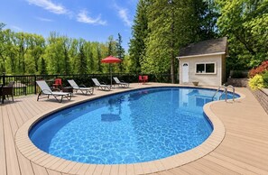 Utomhuspool och uppvärmd pool