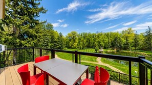 Outdoor dining - 3 Acre Tranquil Estate Retreat with Pool & Pond (Markham)