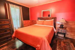Tabla de planchar con plancha, wifi gratis y ropa de cama 