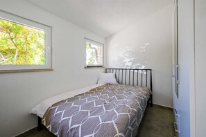 A bedroom with a bed, a window, and a door. - Gasparevic Apartment 5 (Rovinj)