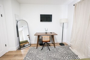 Interior - Welcoming and Modern 3-bedroom apartment near Temple in vibrant Philadelphia (Philadelphia)