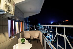Outdoor dining - Appartement Chic Bastos - High Security, Air Conditioning, Wifi (Yaoundé)