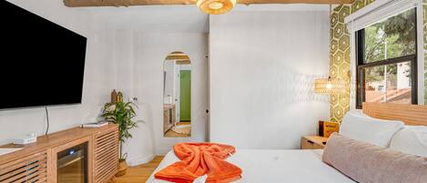 WiFi, bed sheets