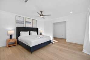 WiFi, bed sheets - Arcadia 5BR Oasis, Pool, Putting Green & Sleeps 12 (Phoenix)