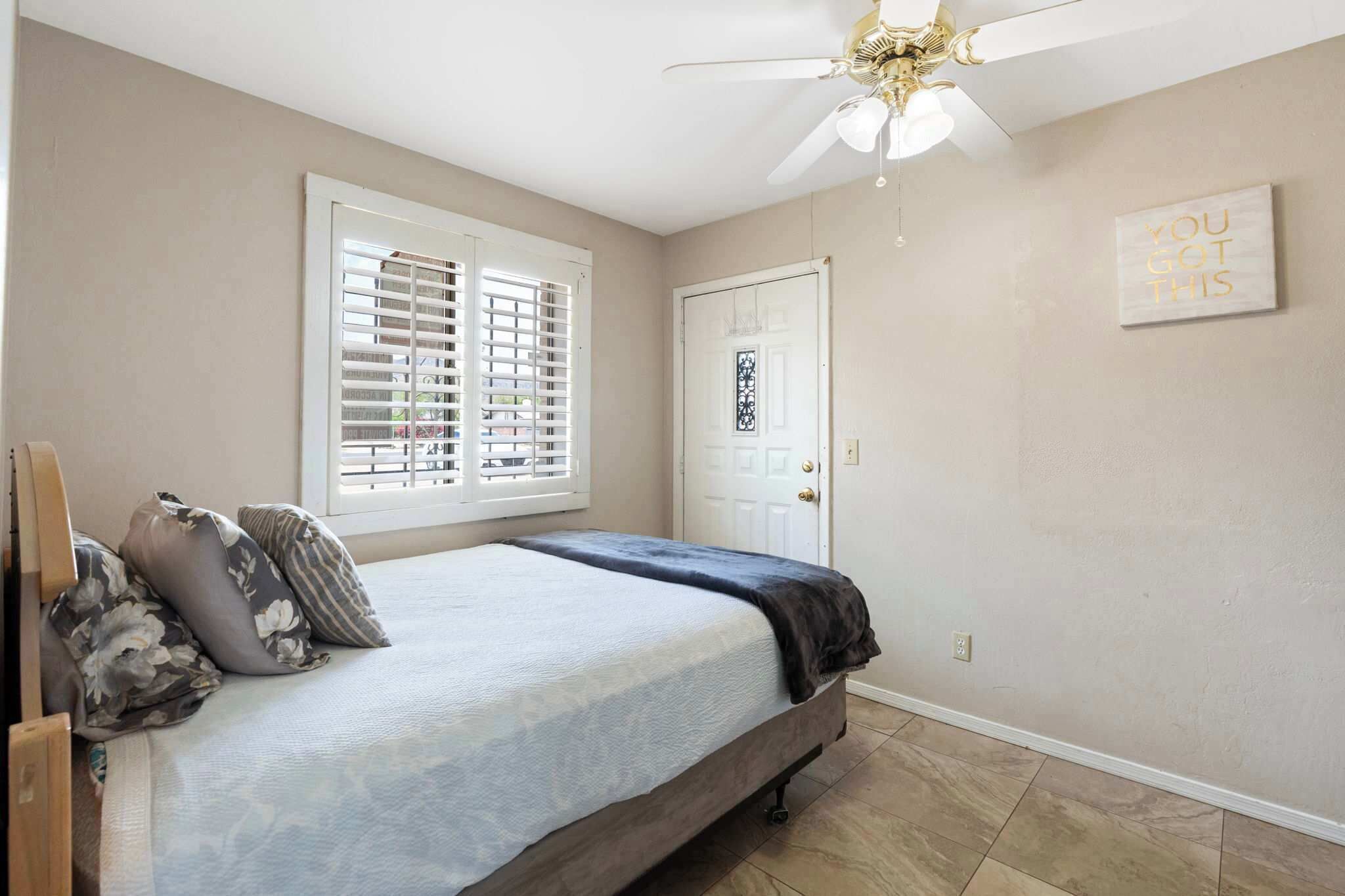 2 bedrooms, desk, WiFi, bed sheets