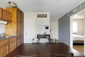 Dining - 2BR Stay with Patio, Yard, Workspace,Near Downtown (Phoenix)