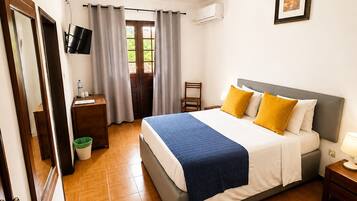In-room safe, free WiFi