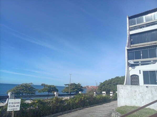 Property grounds - 2-BEDROOM GROUND FLOOR APARTMENT WITH EXCLUSIVE WALKWAY TO THE BEACHFRONT (Iguaba Grande)