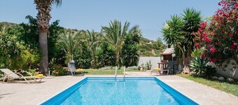 Palm Villa 1 with Private Garden & Pool - Close to the Beach & Ideal for Family/Group Holidays!