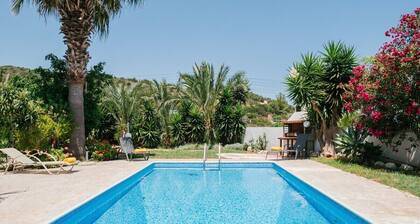 Palm Villa 3 with Private Garden & Pool - Close to the Beach & Ideal for Family/Group Holidays!