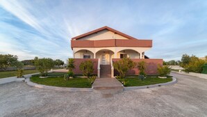 Unclassified image, 4 of 32, button - Beautiful home in Donje Rastane (Donje Rastane)