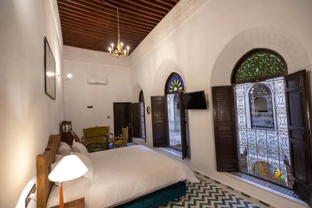 Deluxe-Doppel- oder -Zweibettzimmer, Terrasse, Blick auf den Innenhof | Zimmersafe, schallisolierte Zimmer