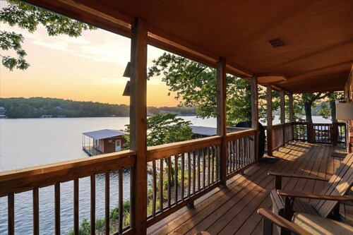 Charming 3BR Cabin - LAKE VIEW - Camdenton