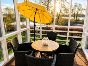 Outdoor dining - Vrbo Property (Schnakenbek)