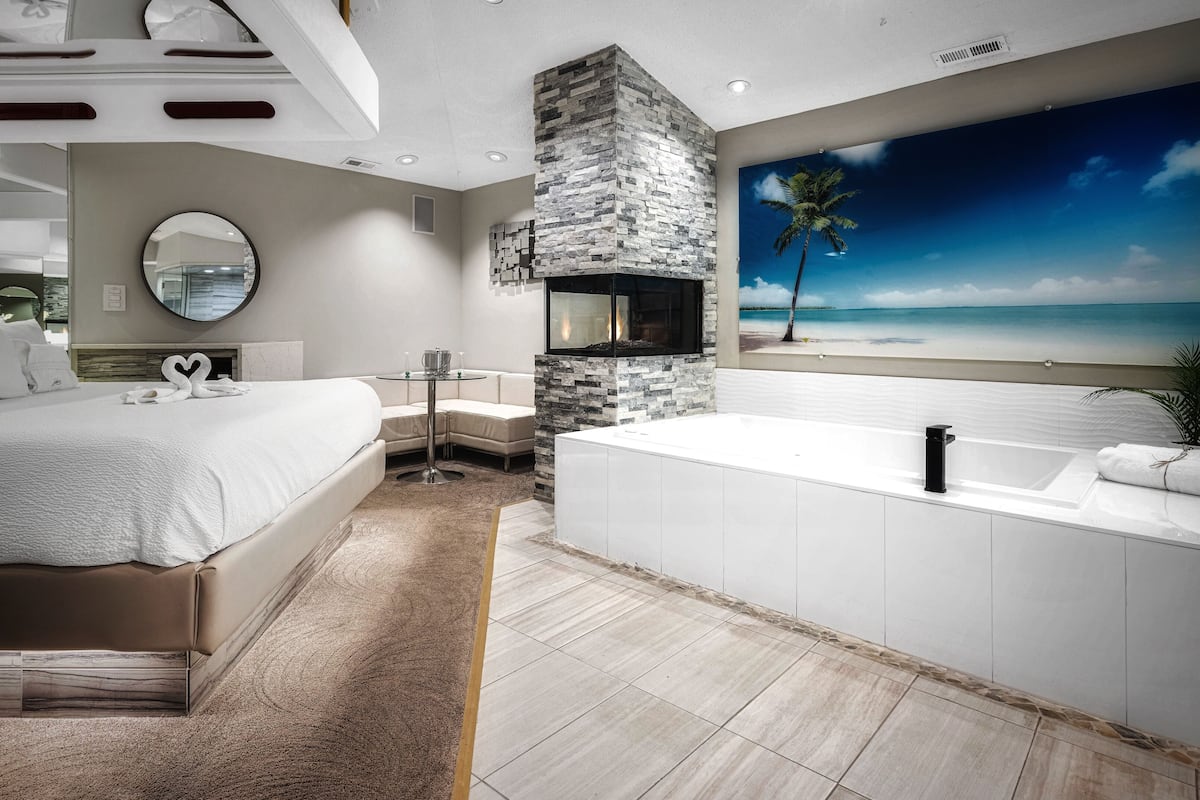 Suite, 1 Katil Raja (King) | Seterika/papan seterika, cadar katil 