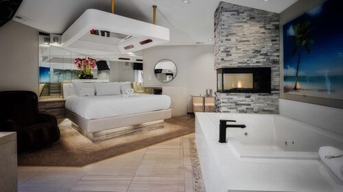 Sybaris Pool Suites Frankfort