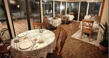 Dublin Farm - Stay in comfort at this beautiful 6-bedroom bed breakfast 1 k bed