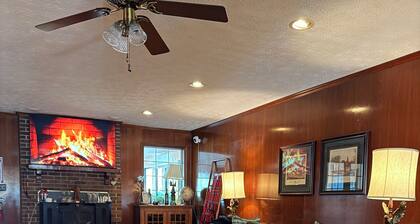 Dublin Farm - Stay in comfort at this beautiful 6-bedroom bed breakfast 1 T bed