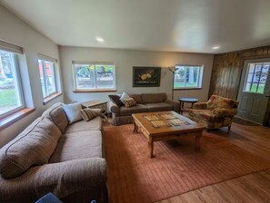 Living area - Twin Creek Ranch 1896 Historic Home on a Creek (Silt)