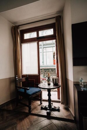 Suíte estúdio luxo, sacada, vista para a cidade | Parte interna
