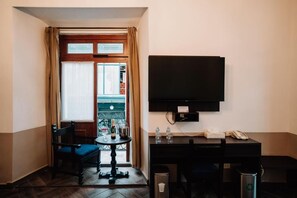 Suíte estúdio luxo, sacada, vista para a cidade | Parte interna