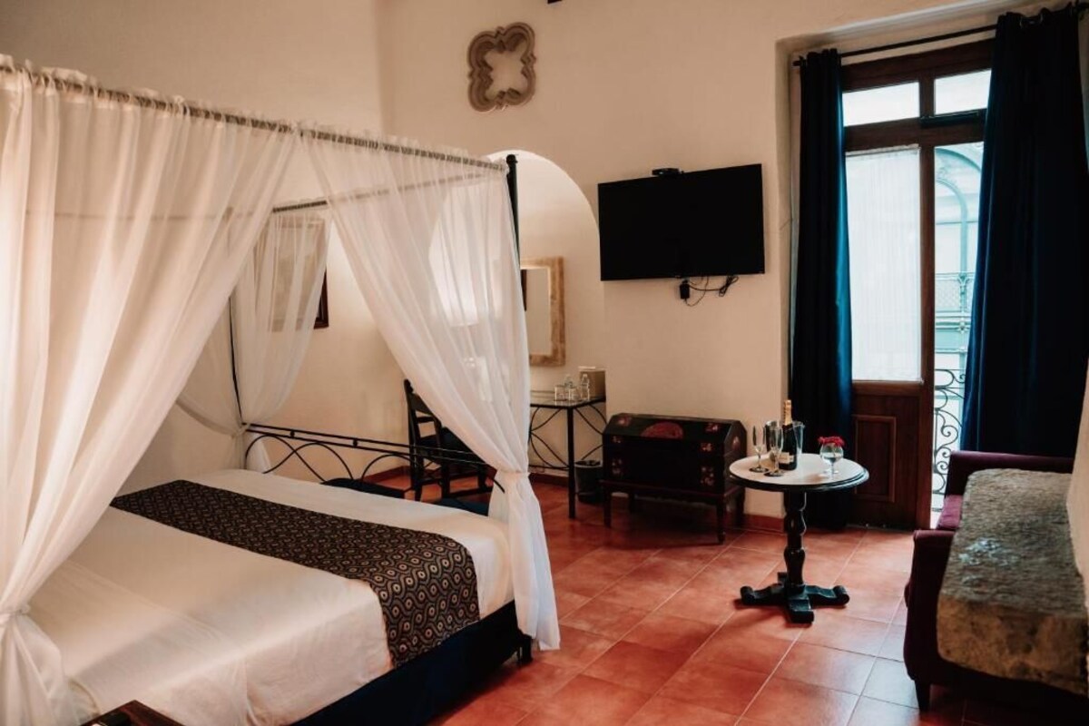 Phòng Suite Deluxe, ban công, quang cảnh thành phố | Két bảo mật tại phòng, màn/rèm cản sáng, phòng cách âm 