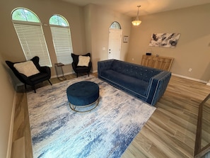 Smart TV, fireplace, books, stereo