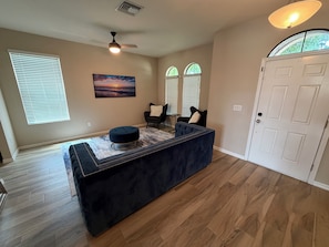 Smart TV, fireplace, books, stereo