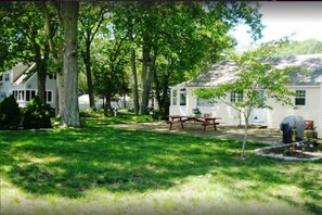 Outdoor dining - SHORE & COUNTRY Exclusive Listing - Spring Summer Fall Winter Rental (Old Lyme)