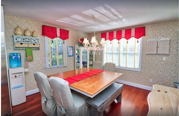 Dining - SHORE & COUNTRY Exclusive Listing Spring Summer Fall Winter Summer Season Rental (Old Lyme)