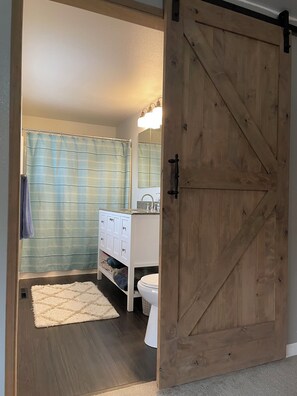Bathroom - Gravel Road Getaway (Hermiston)