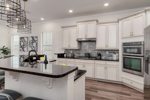 Fridge, microwave, oven, stovetop - Family villa w/pool & game room (Kissimmee)