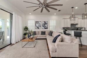 TV, video games - Family villa w/pool & game room (Kissimmee)